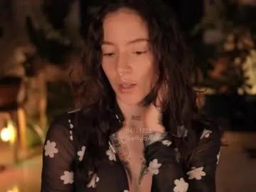 Cute effylowell_ from Chaturbate effylowell_ from Chaturbate