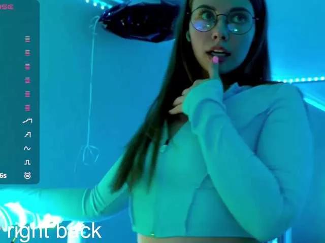 Naked -VikkiL0vesCheese- wants you to fuck her body now -VikkiL0vesCheese- from BongaCams