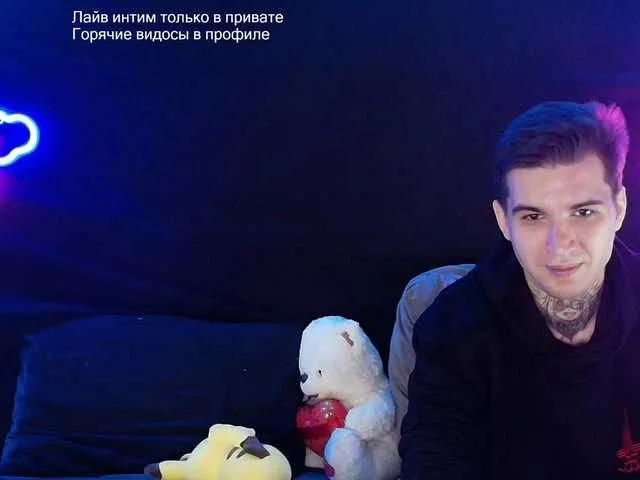 Cute Giantstuff wants you to fuck their body now Giantstuff from BongaCams