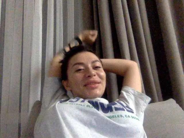 Masturbate to slutty camslut Lunadesire Lunadesire from BongaCams