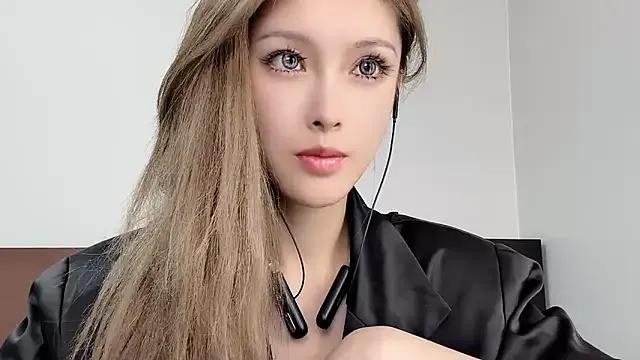 Try QiaoHui, she wants to masturbate for you QiaoHui from StripChat